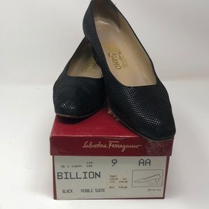 SALVATORE FERRAGAMO BLACK PEBBLE SUEDE HEELS. Sz. 9